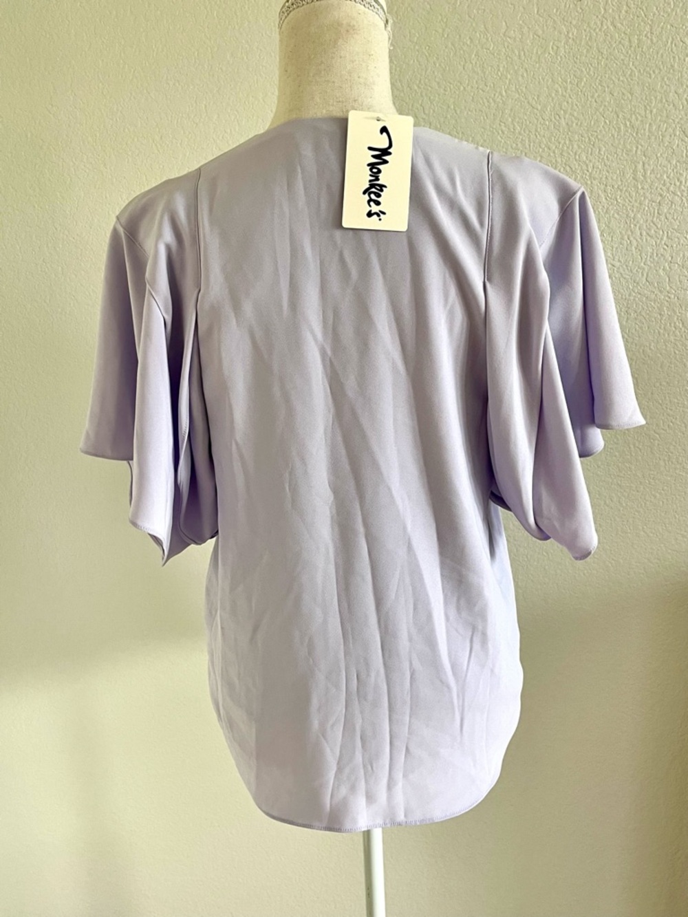 New V-Neck Dolman Sienna Sleeve Top in Light Lavender - Picture 2 of 4